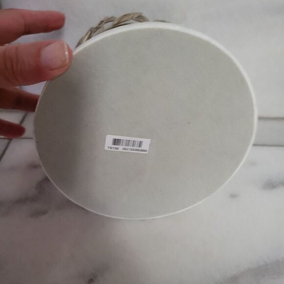 Bath & Body Works Gold Vine Leaf 3-Wick Candle Holder Sleeve - Picture 6 of 7